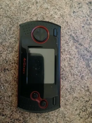 Console Sega portatile nera e rossa