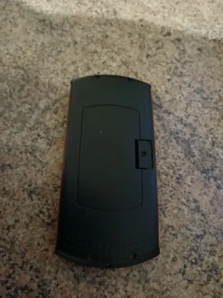 Console Sega portatile nera e rossa