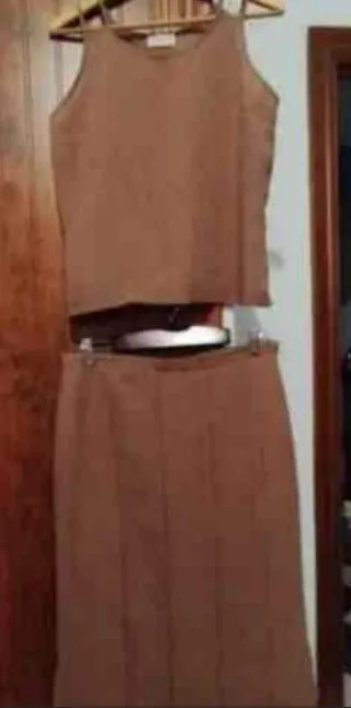 Conjunto 2 piezas: camiseta tirantes y falda