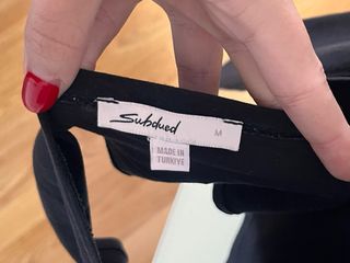 Top negro espalda descubierta