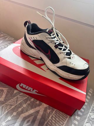 Nike Air Monarch IV Negro Blanco Rojo