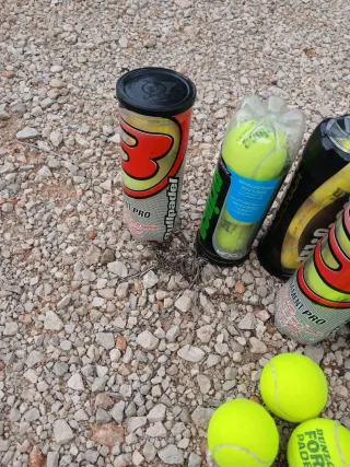 Bolas de pádel Bullpadel y Dunlop