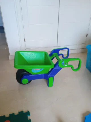 Carretilla infantil de plástico