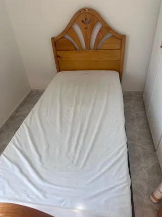 Cama individual de madera