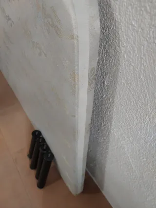 Somier. Base tapizada con 4 patas desmontables.