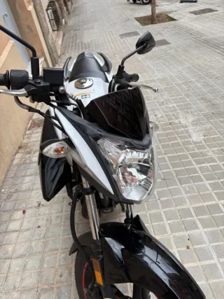 Yamaha YS 125 Negra y Blanca