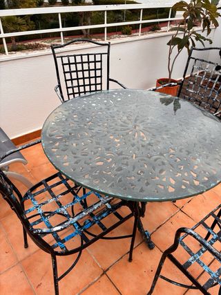 Mesa redonda y 4 sillas hierro forjado