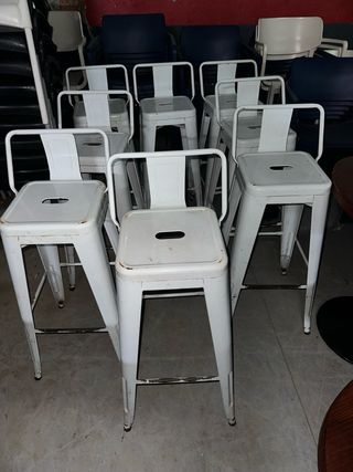Taburetes de metal blanco con respaldo (10€)
