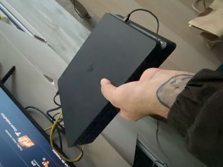 Consola PS4 Slim 1TB + TV