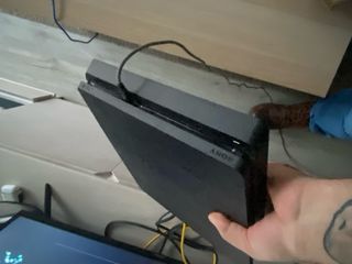 Consola PS4 Slim 1TB + TV