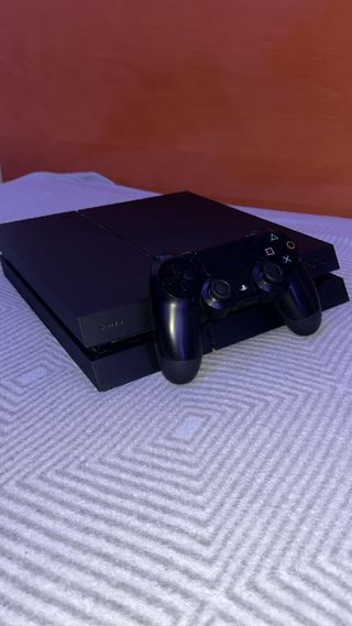 PS4 1TB Negra + Mando + PS PLUS y +300€ en juegos