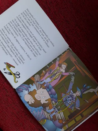 Cuentos infantiles, 13. El traje nuevo del empe...