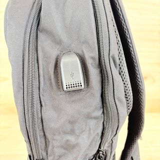Mochila RJEU para portátil con carga USB, Negro