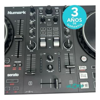 Numark Mixtrack Platinum FX Mesa DJ