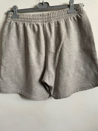 Pantalón corto Reebok gris