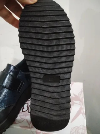 Scarpe donna con strappo n.37