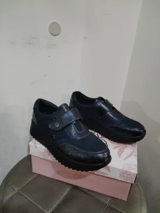 Scarpe donna con strappo n.37