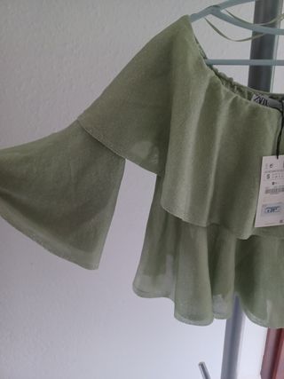 Blusa Zara verde hombros descubiertos