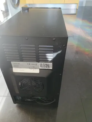 Nevera de vinos CECOTEC