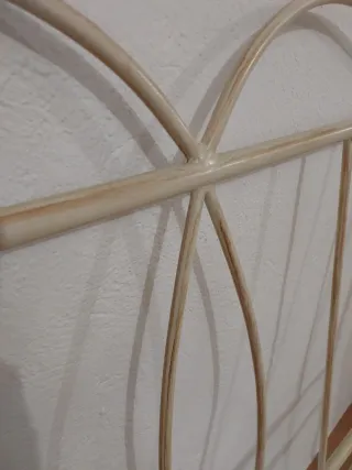 Cabecero de forja hueco.