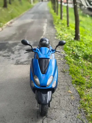 Scooter Azul y Negro Automática 125cc