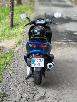 Scooter Azul y Negro Automática 125cc