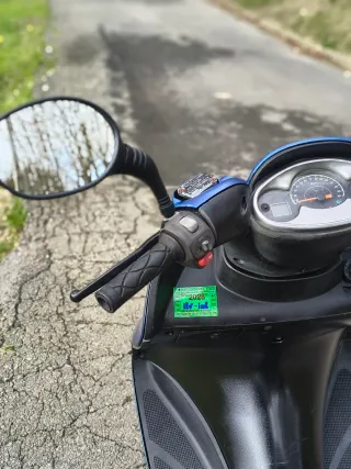 Scooter Azul y Negro Automática 125cc