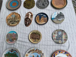 Lote de platos decorativos de cerámica