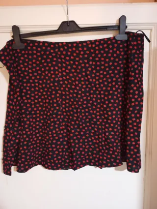 Falda estampada fresas