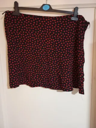 Falda estampada fresas