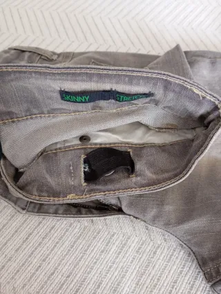 Pantalón vaquero skinny strech Benetton gris