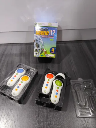 Scene It? Xbox 360 con 4 controller.
