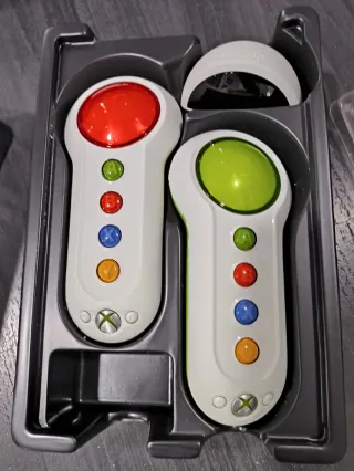 Scene It? Xbox 360 con 4 controller.