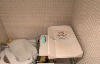 Bañera y cambiador para bebé.