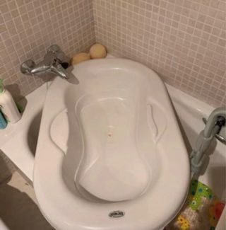 Bañera y cambiador para bebé.