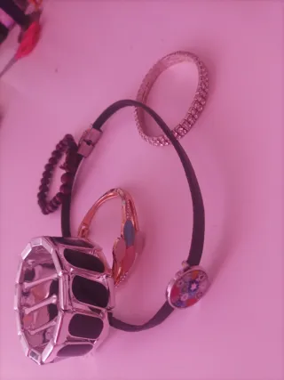 Conjunto de pulseras y collar