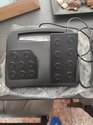 Volante y Pedales uP-Xus para PS1 y PS2