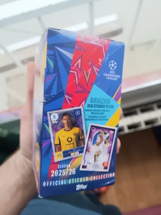 Caja Stickers Champions League 2025/26