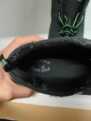 Zapatos de seguridad Cofra negros y verdes