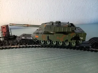 Carri Fleischmann con carri armati