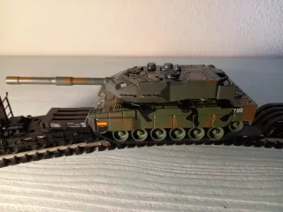 Carri Fleischmann con carri armati