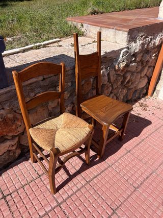 Conjunto rustico de mesas y sillas