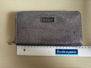 Billetera plateada con purpurina