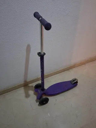 Patinete Micro 3 Ruedas Morado.