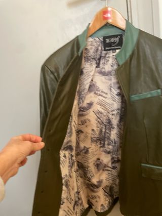 Chaqueta verde efecto piel