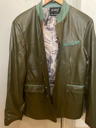 Chaqueta verde efecto piel