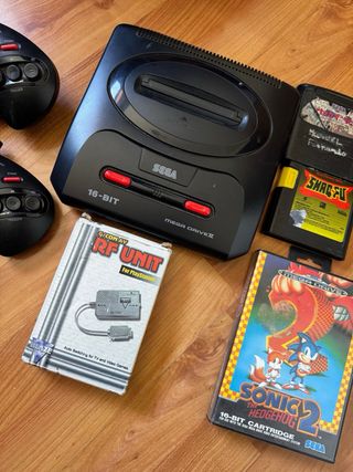 Sega Mega Drive 2 + 2 Comandos + 5 Jogos