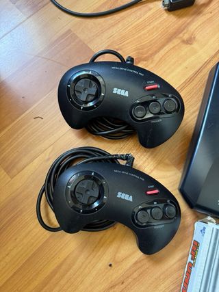 Sega Mega Drive 2 + 2 Comandos + 5 Jogos