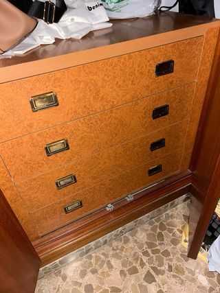 Puertas armario madera con cajonera y barra
