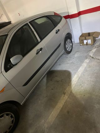 Coche gris 5 puertas